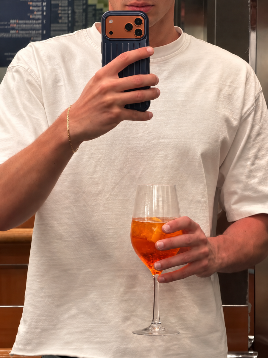 Black Aluminium Case and a spritz