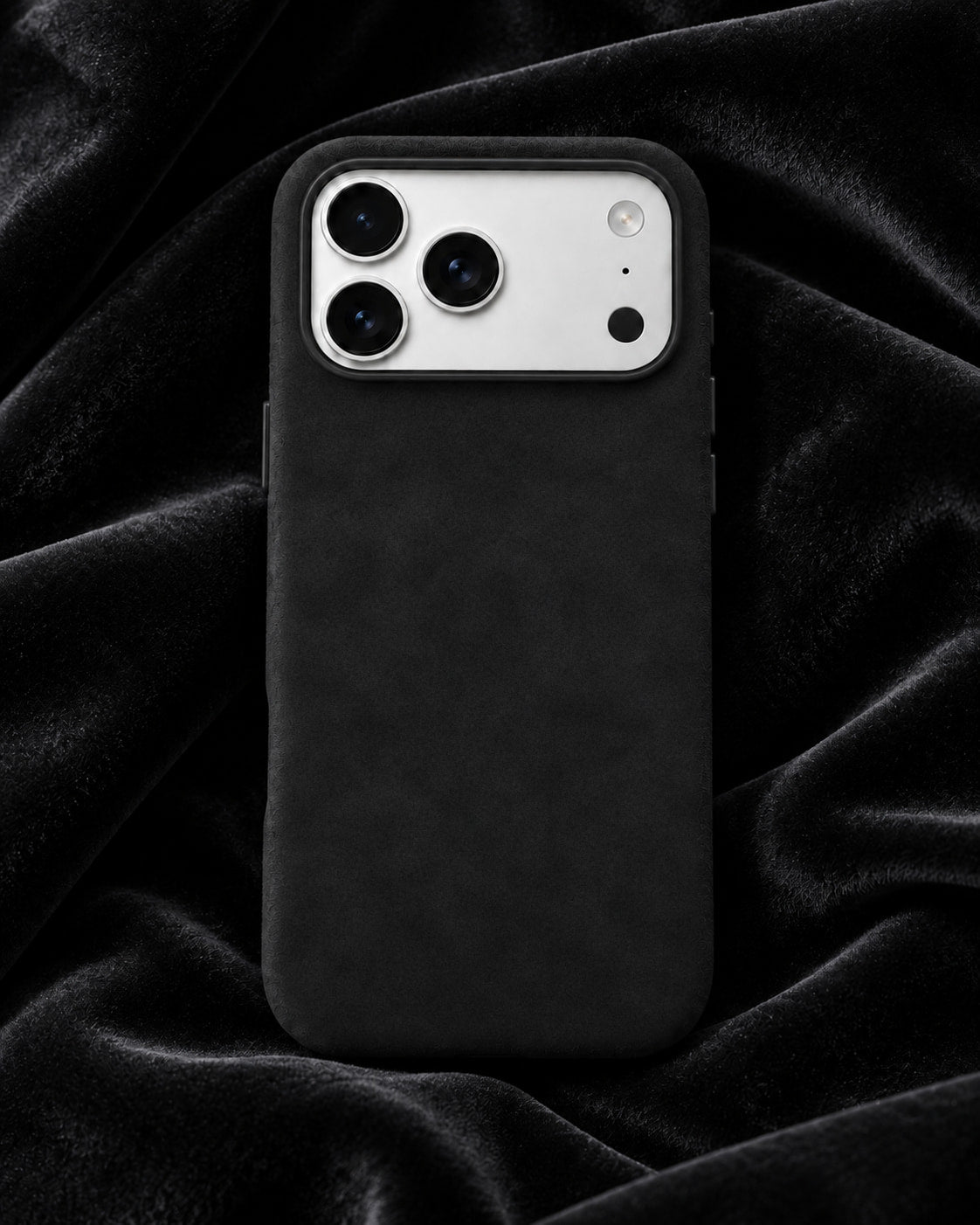 Velluto Case in Black on black velvet